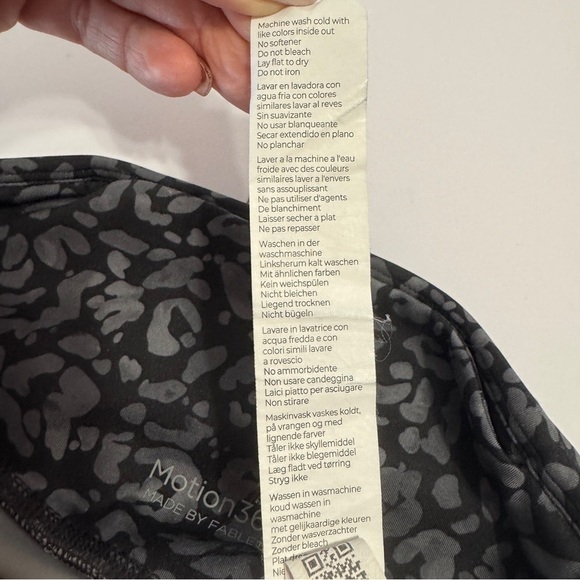 Fabletics Motion365+ Leggings Tonal Black Water Print | Size Small - Picture 6 of 11